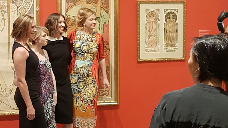 Von links nach rechts: Julia Night (Direktorin), Val Crosswhite (Präsidentin), Ola Baldych (Design Direktorin) und Angelina Lippert (Kuratorin)